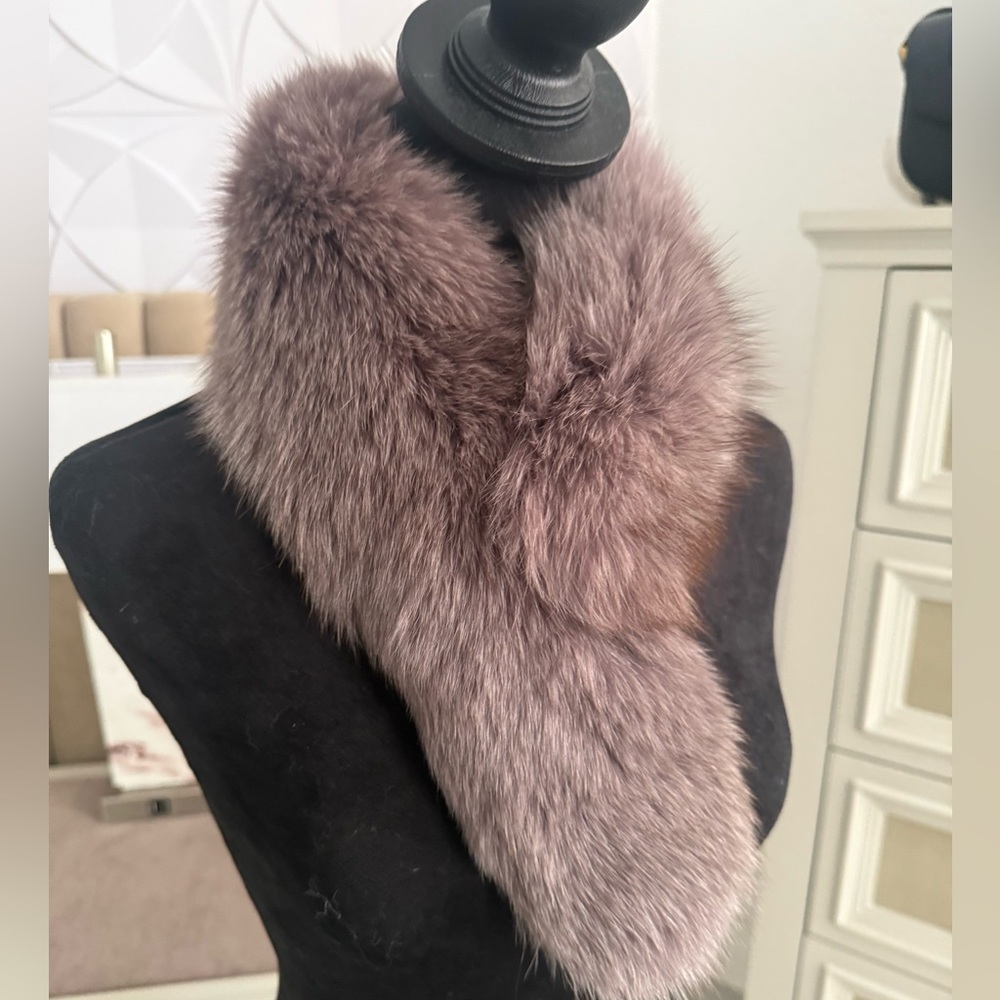 Real Fox fur clip on collar